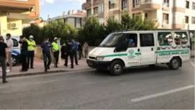 Otomobilin çarptığı baba oğul hayatını kaybetti, anne yaralandı Otomobilin çarptığı baba oğul hayatını kaybetti, anne yaralandı