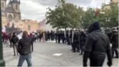 Son dakika haberleri | Prag'da holiganlar polisle çatıştı: 20 yaralı, 16 gözaltı Son dakika haberleri | Prag'da holiganlar polisle çatıştı: 20 yaralı, 16 gözaltı