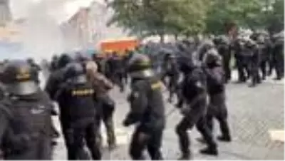 Son dakika haberleri | Prag'da holiganlar polisle çatıştı: 20 yaralı, 16 gözaltı Son dakika haberleri | Prag'da holiganlar polisle çatıştı: 20 yaralı, 16 gözaltı