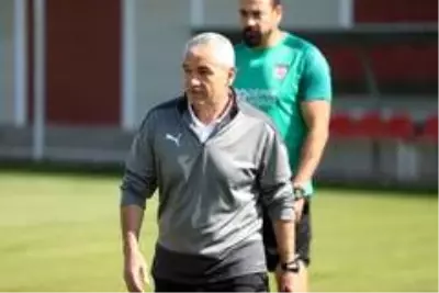Rıza Çalımbay: 'Amacımız Villarreal maçından puan yada puanlar almak' Rıza Çalımbay: 'Amacımız Villarreal maçından puan yada puanlar almak'