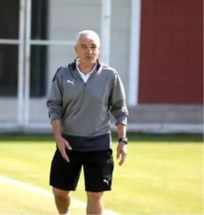 Rıza Çalımbay: 'Amacımız Villarreal maçından puan yada puanlar almak' Rıza Çalımbay: 'Amacımız Villarreal maçından puan yada puanlar almak'