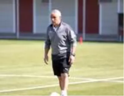 Rıza Çalımbay: 'Amacımız Villarreal maçından puan yada puanlar almak' Rıza Çalımbay: 'Amacımız Villarreal maçından puan yada puanlar almak'