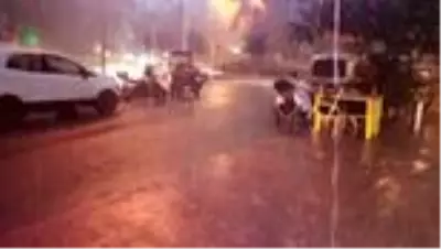 Sağanak hayatı olumsuz etkiledi Sağanak hayatı olumsuz etkiledi