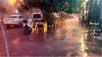 Sağanak hayatı olumsuz etkiledi Sağanak hayatı olumsuz etkiledi