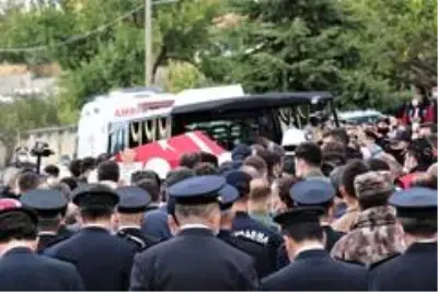 Sakarya'da şehit düşen polis memuru Ankara'da toprağa verildi Sakarya'da şehit düşen polis memuru Ankara'da toprağa verildi