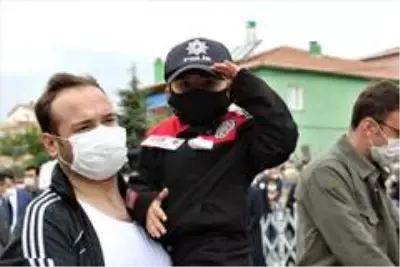 Sakarya'da şehit düşen polis memuru Ankara'da toprağa verildi Sakarya'da şehit düşen polis memuru Ankara'da toprağa verildi