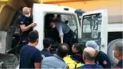 Soma'da hafriyat kamyonları çarpıştı: 2 yaralı Soma'da hafriyat kamyonları çarpıştı: 2 yaralı