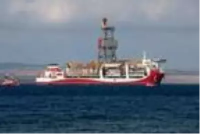 Sondaj gemisi 'Kanuni', Çanakkale Boğazı'nı geçiyor (2) Sondaj gemisi 'Kanuni', Çanakkale Boğazı'nı geçiyor (2)