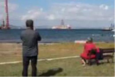 Sondaj gemisi 'Kanuni', Çanakkale Boğazı'nı geçiyor (2) Sondaj gemisi 'Kanuni', Çanakkale Boğazı'nı geçiyor (2)