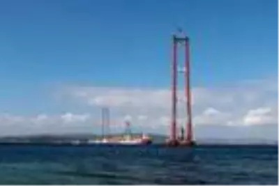 Sondaj gemisi 'Kanuni', Çanakkale Boğazı'nı geçiyor (2) Sondaj gemisi 'Kanuni', Çanakkale Boğazı'nı geçiyor (2)