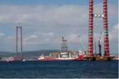 Sondaj gemisi 'Kanuni', Çanakkale Boğazı'nı geçiyor (2) Sondaj gemisi 'Kanuni', Çanakkale Boğazı'nı geçiyor (2)