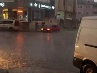 Şuhut'ta şimşekler geceyi gündüze çevirdi Şuhut'ta şimşekler geceyi gündüze çevirdi