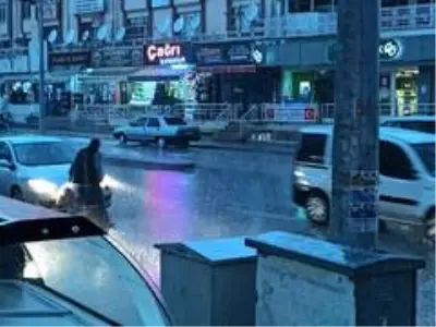 Şuhut'ta şimşekler geceyi gündüze çevirdi Şuhut'ta şimşekler geceyi gündüze çevirdi