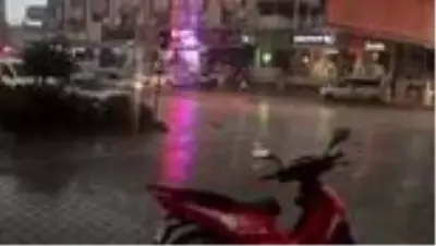 Şuhut'ta şimşekler geceyi gündüze çevirdi Şuhut'ta şimşekler geceyi gündüze çevirdi