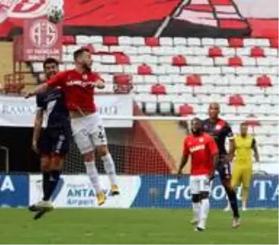 Süper Lig: FT Antalyaspor: 1 Gaziantep FK: 0 (İlk yarı) Süper Lig: FT Antalyaspor: 1 Gaziantep FK: 0 (İlk yarı)