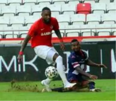 Süper Lig: FT Antalyaspor: 1 Gaziantep FK: 0 (İlk yarı) Süper Lig: FT Antalyaspor: 1 Gaziantep FK: 0 (İlk yarı)