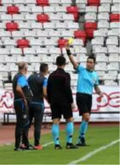 Süper Lig: FT Antalyaspor: 1 Gaziantep FK: 0 (İlk yarı) Süper Lig: FT Antalyaspor: 1 Gaziantep FK: 0 (İlk yarı)