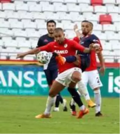 Süper Lig: FT Antalyaspor: 1 Gaziantep FK: 0 (İlk yarı) Süper Lig: FT Antalyaspor: 1 Gaziantep FK: 0 (İlk yarı)