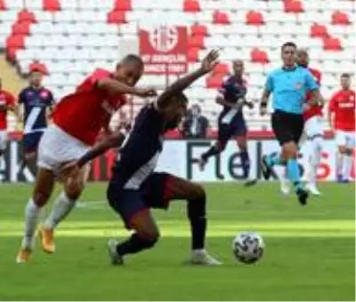 Süper Lig: FT Antalyaspor: 1 Gaziantep FK: 0 (İlk yarı) Süper Lig: FT Antalyaspor: 1 Gaziantep FK: 0 (İlk yarı)