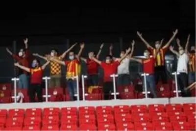 İlk yarıda 3 gol var İlk yarıda 3 gol var