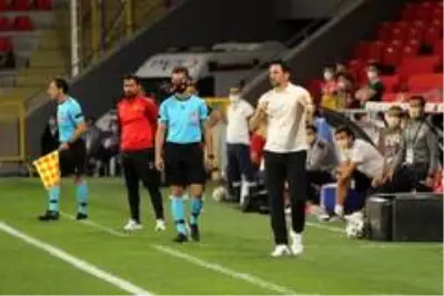İlk yarıda 3 gol var İlk yarıda 3 gol var