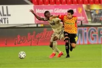 İlk yarıda 3 gol var İlk yarıda 3 gol var