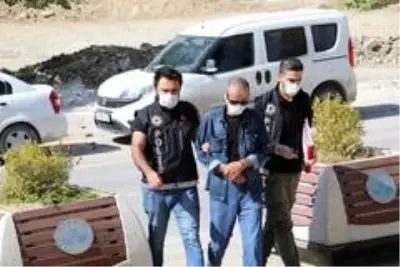 Şüpheli şahsın çantasından çeşit çeşit uyuşturucu çıktı Şüpheli şahsın çantasından çeşit çeşit uyuşturucu çıktı