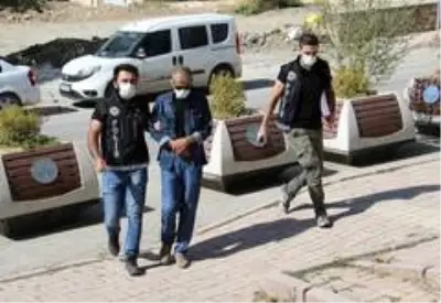 Şüpheli şahsın çantasından çeşit çeşit uyuşturucu çıktı Şüpheli şahsın çantasından çeşit çeşit uyuşturucu çıktı
