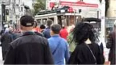 Son dakika haberleri... Taksim'de koronavirüse rağmen dikkat çeken kalabalık Son dakika haberleri... Taksim'de koronavirüse rağmen dikkat çeken kalabalık
