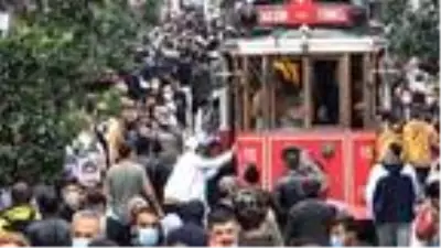 Son dakika haberleri... Taksim'de koronavirüse rağmen dikkat çeken kalabalık Son dakika haberleri... Taksim'de koronavirüse rağmen dikkat çeken kalabalık