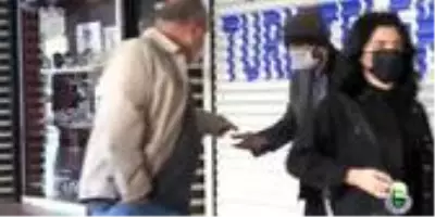 Dilenci kılığına girdi, 1 saatte 250 lira kazandı Dilenci kılığına girdi, 1 saatte 250 lira kazandı