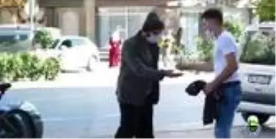 Dilenci kılığına girdi, 1 saatte 250 lira kazandı Dilenci kılığına girdi, 1 saatte 250 lira kazandı