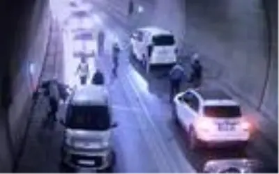 Tünelde motosikletle sollama kazası kamerada Tünelde motosikletle sollama kazası kamerada