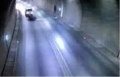 Tünelde motosikletle sollama kazası kamerada Tünelde motosikletle sollama kazası kamerada