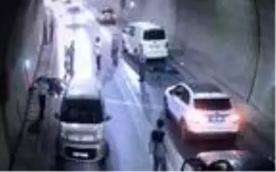 Tünelde motosikletle sollama kazası kamerada Tünelde motosikletle sollama kazası kamerada
