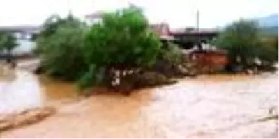 Turgutlu'da sağanak; 2 dere taştı, evler ve ahırlar su altında kaldı Turgutlu'da sağanak; 2 dere taştı, evler ve ahırlar su altında kaldı