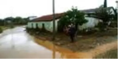 Turgutlu'da sağanak; 2 dere taştı, evler ve ahırlar su altında kaldı Turgutlu'da sağanak; 2 dere taştı, evler ve ahırlar su altında kaldı