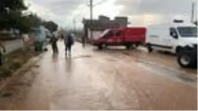 Turgutlu'da sağanak; 2 dere taştı, evler ve ahırlar su altında kaldı Turgutlu'da sağanak; 2 dere taştı, evler ve ahırlar su altında kaldı