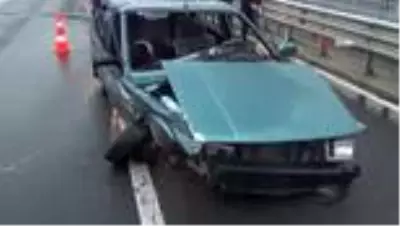 Uşak'ta bariyerlere çarpan otomobilde 2'si çocuk 5 kişi yaralandı Uşak'ta bariyerlere çarpan otomobilde 2'si çocuk 5 kişi yaralandı