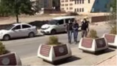 Valizinde uyuşturucu ele geçirilen şüpheli tutuklandı Valizinde uyuşturucu ele geçirilen şüpheli tutuklandı
