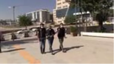 Valizinde uyuşturucu ele geçirilen şüpheli tutuklandı Valizinde uyuşturucu ele geçirilen şüpheli tutuklandı