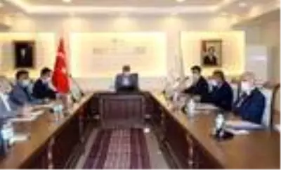 Van'da yeni koronavirüs kararları; otobüs ve minibüslerde ayakta yolcu alınmayacak Van'da yeni koronavirüs kararları; otobüs ve minibüslerde ayakta yolcu alınmayacak