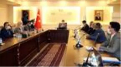 Van'da yeni koronavirüs kararları; otobüs ve minibüslerde ayakta yolcu alınmayacak Van'da yeni koronavirüs kararları; otobüs ve minibüslerde ayakta yolcu alınmayacak