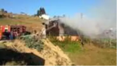 Yaylada yangın; 4 ev kullanılamaz hale geldi Yaylada yangın; 4 ev kullanılamaz hale geldi