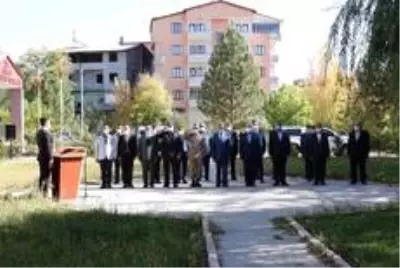 Hizan'da 19 Ekim Muhtarlar Günü dolayısıyla tören düzenlendi Hizan'da 19 Ekim Muhtarlar Günü dolayısıyla tören düzenlendi