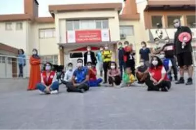5 yaşındaki kızlarıyla bisiklete binip 105 günde 3 bin kilometre pedal çevirdiler 5 yaşındaki kızlarıyla bisiklete binip 105 günde 3 bin kilometre pedal çevirdiler