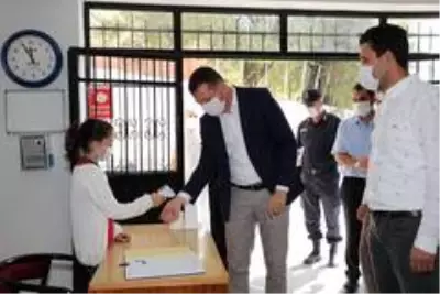 Alanya'nın kırsalında vatandaşların talepleri yerinde dinledi Alanya'nın kırsalında vatandaşların talepleri yerinde dinledi