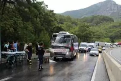 Antalya'da 6 araçlı zincirleme kaza: 1'i ağır 6 yaralı
