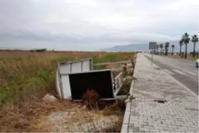 Antalya'da zarar gören seralar havadan görüntülendi Antalya'da zarar gören seralar havadan görüntülendi