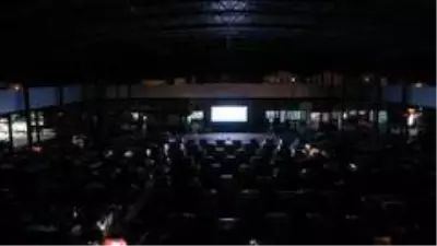 'Arabanı Çek İzle' sinema günlerine büyük ilgi 'Arabanı Çek İzle' sinema günlerine büyük ilgi